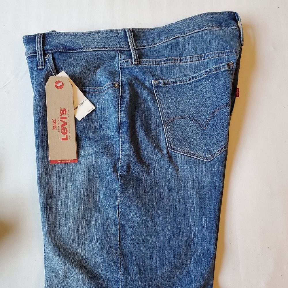 LEVI’S SHAPING BERMUDA SHORT - Picture 5 of 8